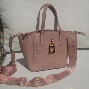💟Betsey Johnson Blush Pink Crossbody Bag with Floral Strap and Gold Hardware